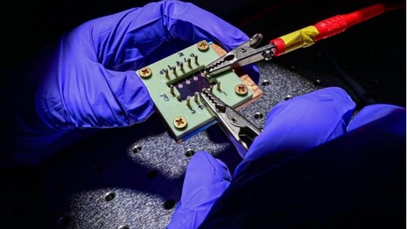 超薄太陽(yáng)能電池新突破：光伏效率提高18%